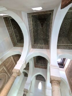 Arches Tombeaux Saadiens Marrakech riaddartaliwint