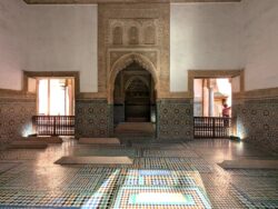 Chambre trois niches Tombeaux Saadiens marrakech riaddartaliwint